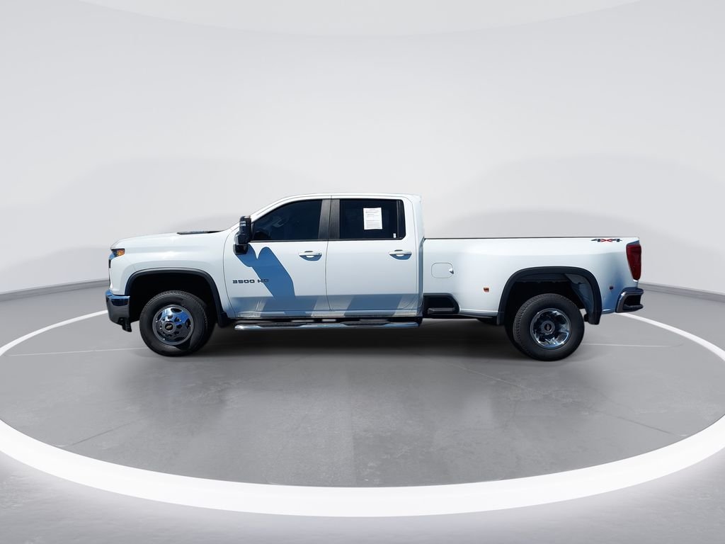 Used 2021 White Chevrolet LT image 5