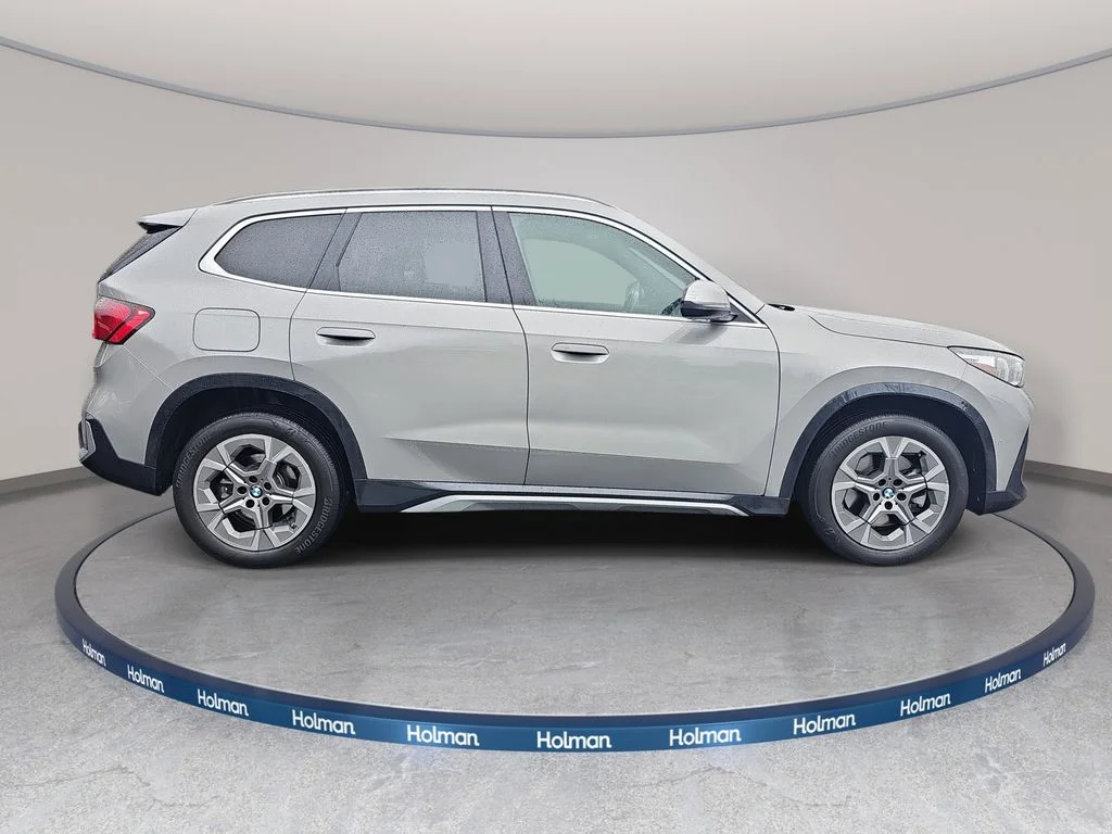 Used 2025 Silver BMW xDrive28i image 5
