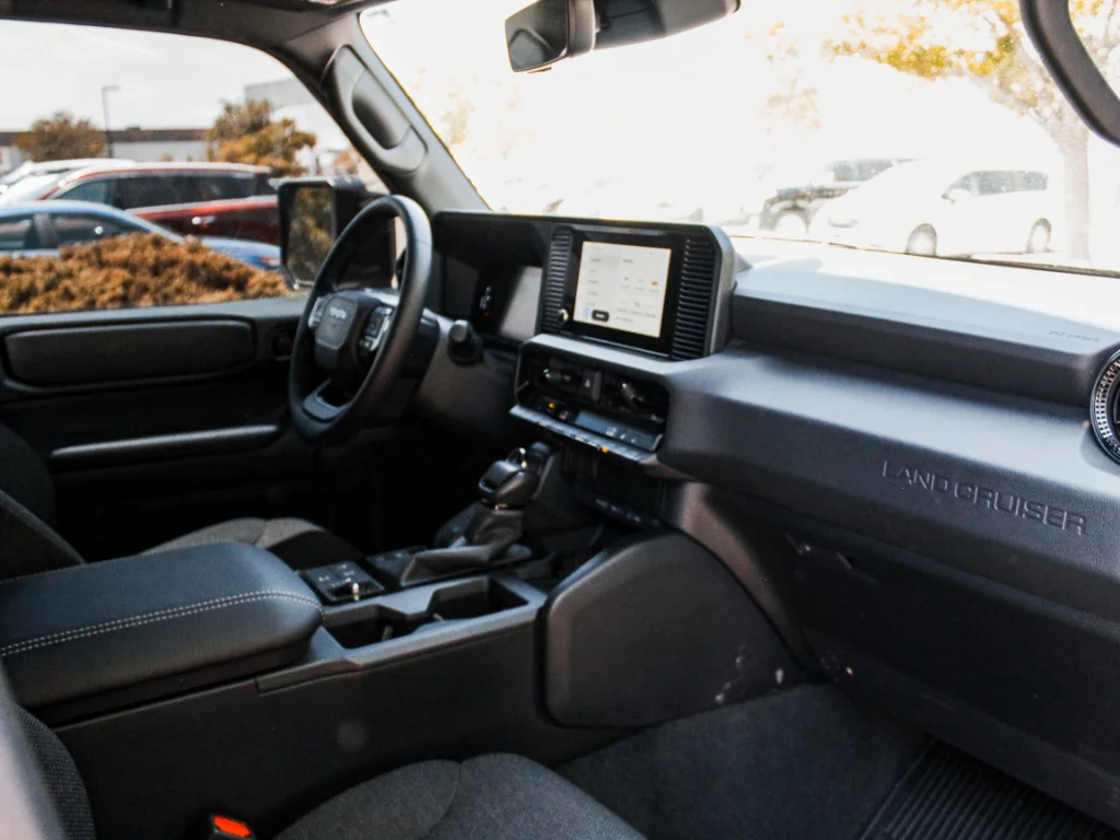 Used 2025  Toyota  image 28