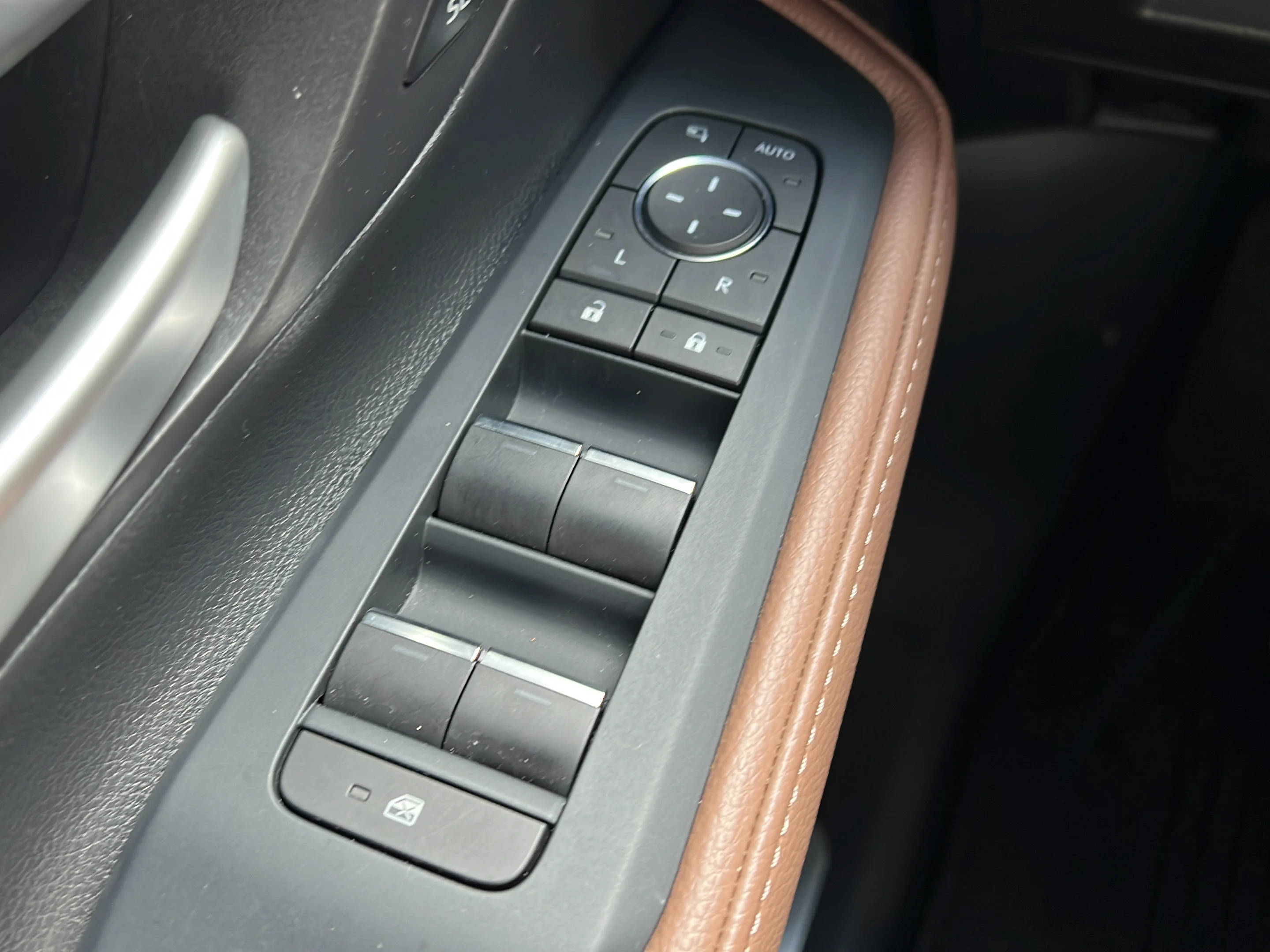 Used 2025 Pearl Toyota Platinum image 20