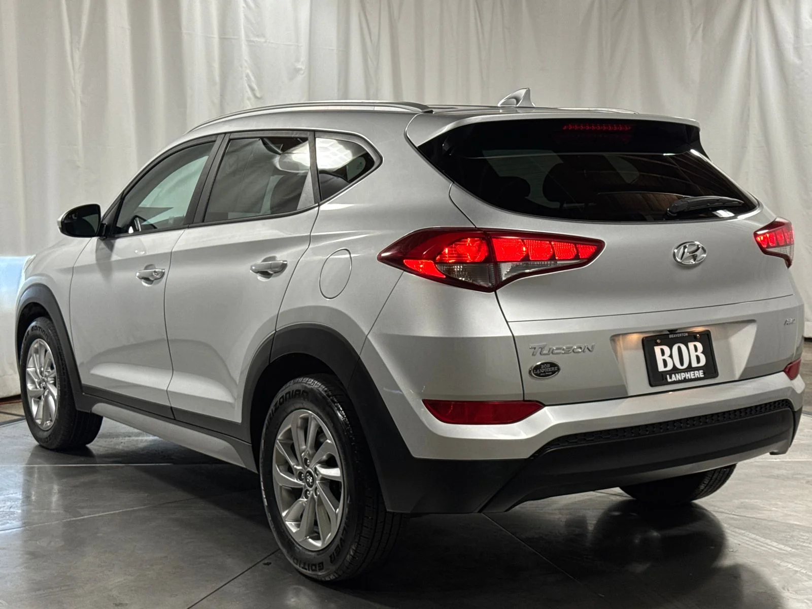 Used 2018 Molten Silver Hyundai SEL image 9