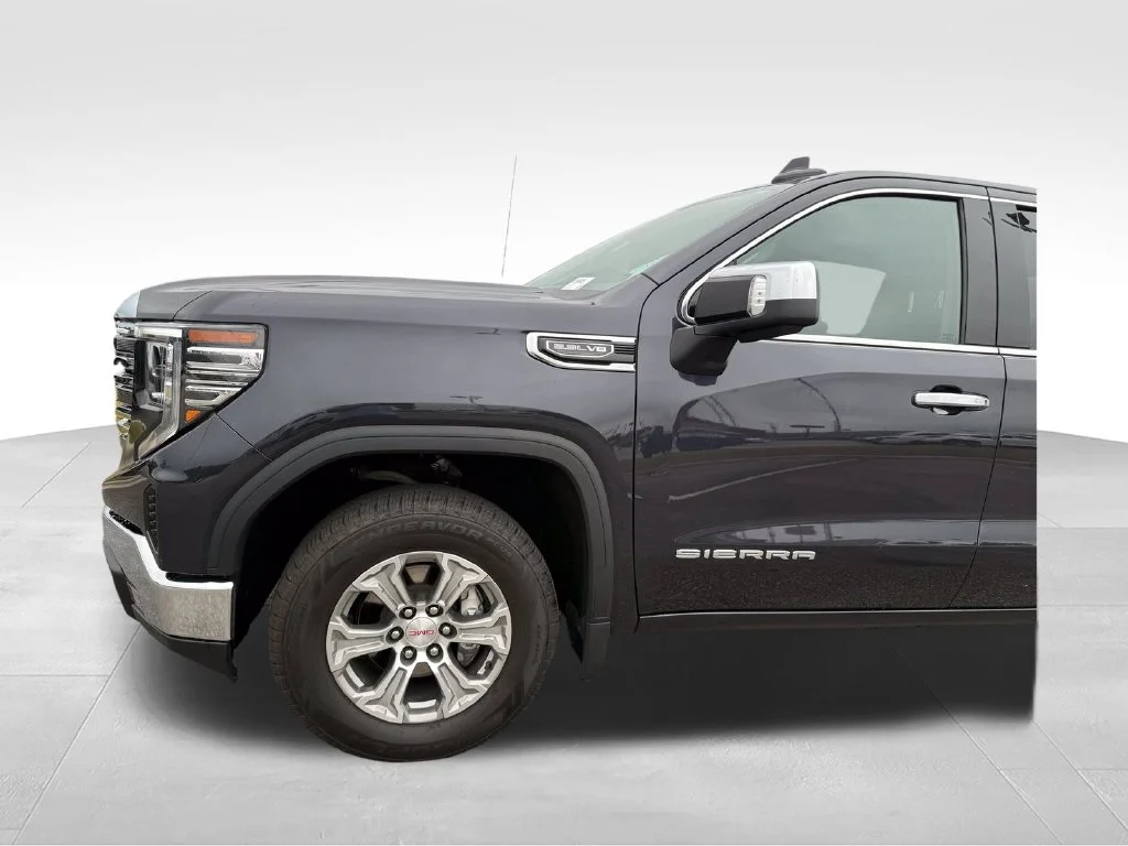 Used 2025 Silver GMC SLT image 23