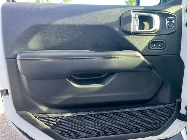 Used 2025 White Jeep Sahara image 11