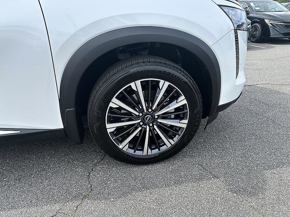 Certified Used 2026 Everest White Pearl Tricoat Nissan Platinum image 12