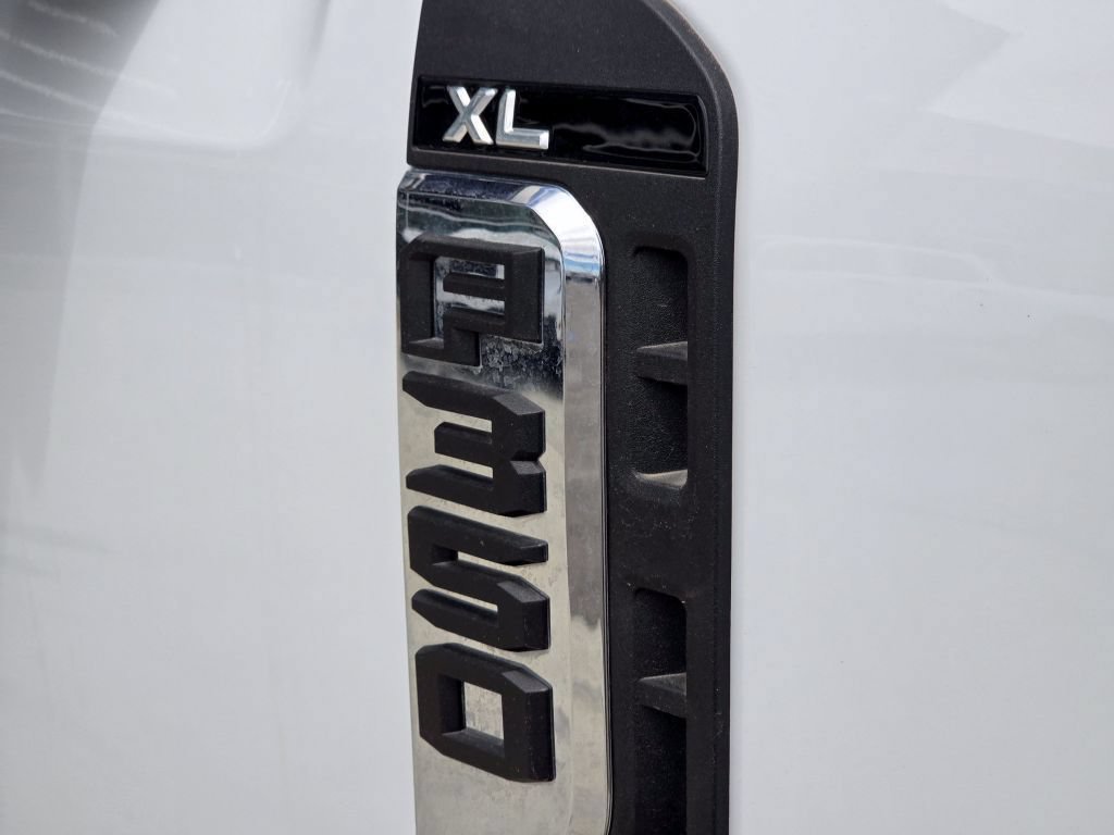 New 2026 Oxford White Ford XL image 28
