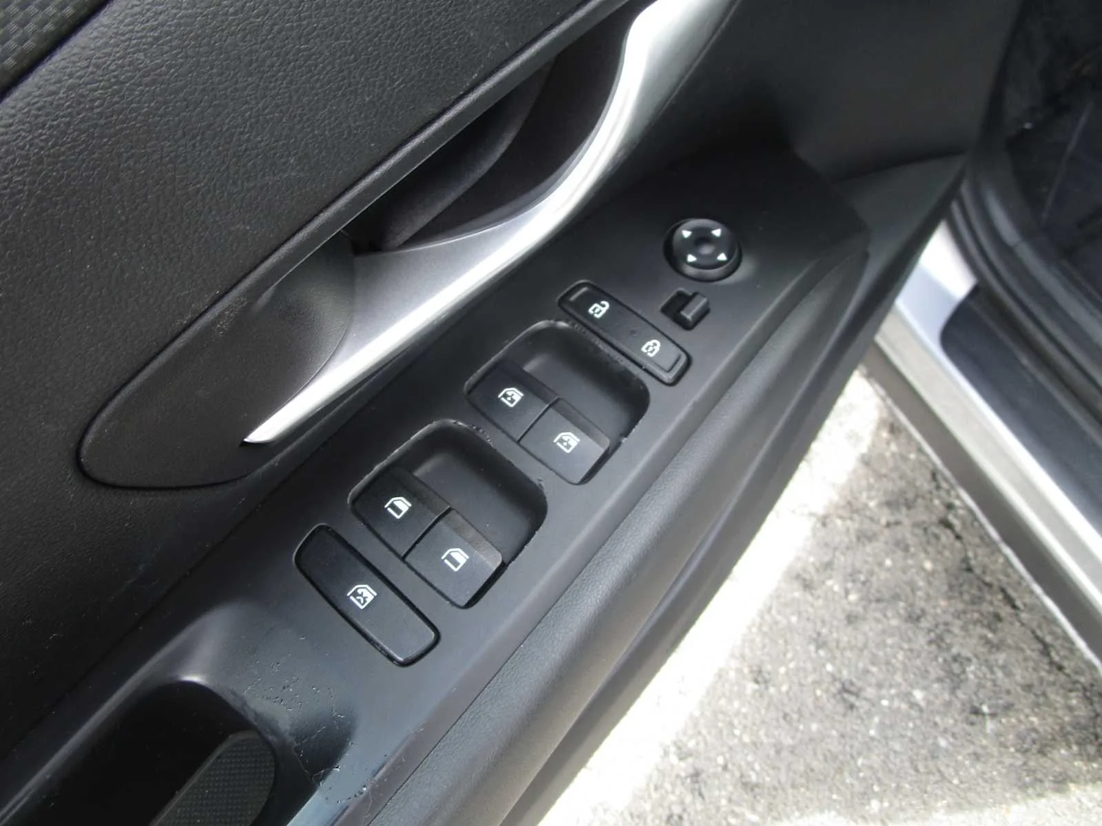 Used 2022 Shimmering Silver Hyundai SEL image 13