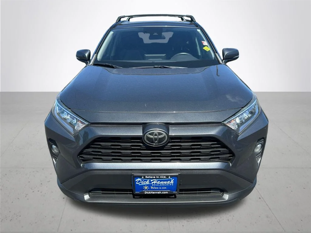 Used 2019 Gray Toyota XLE Premium image 3