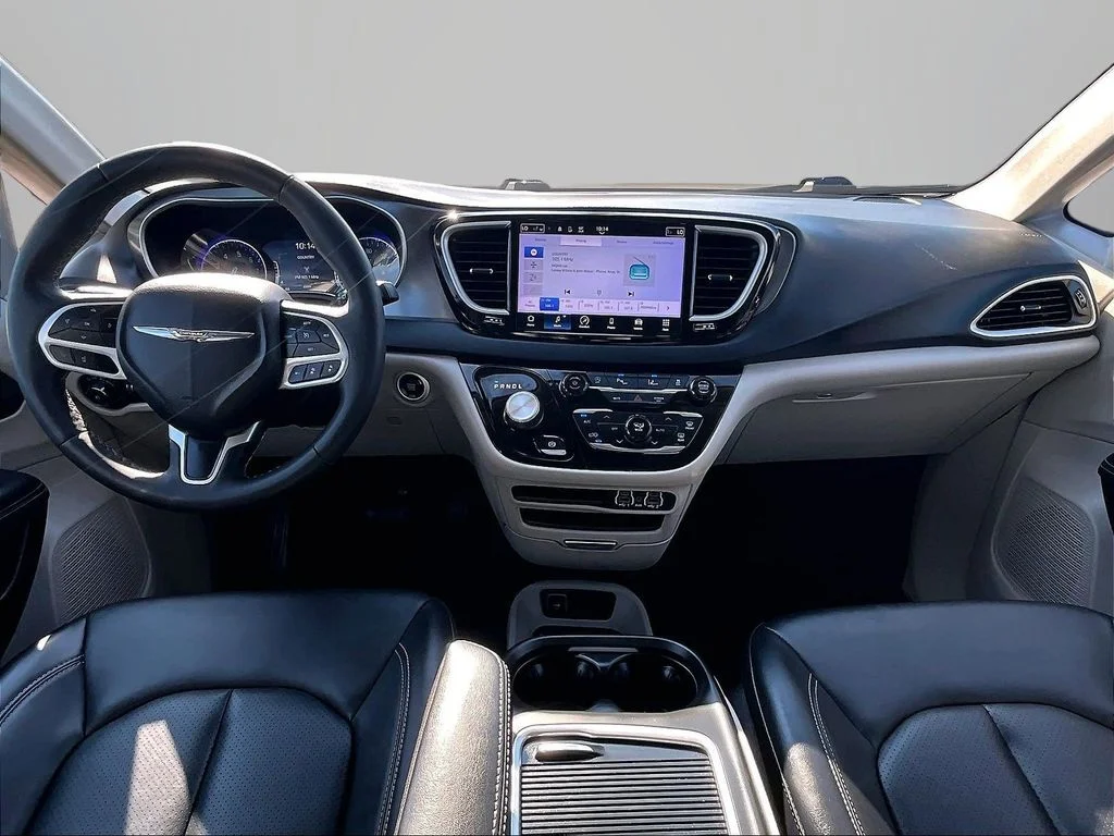 Used 2024 Black Chrysler Touring L image 17