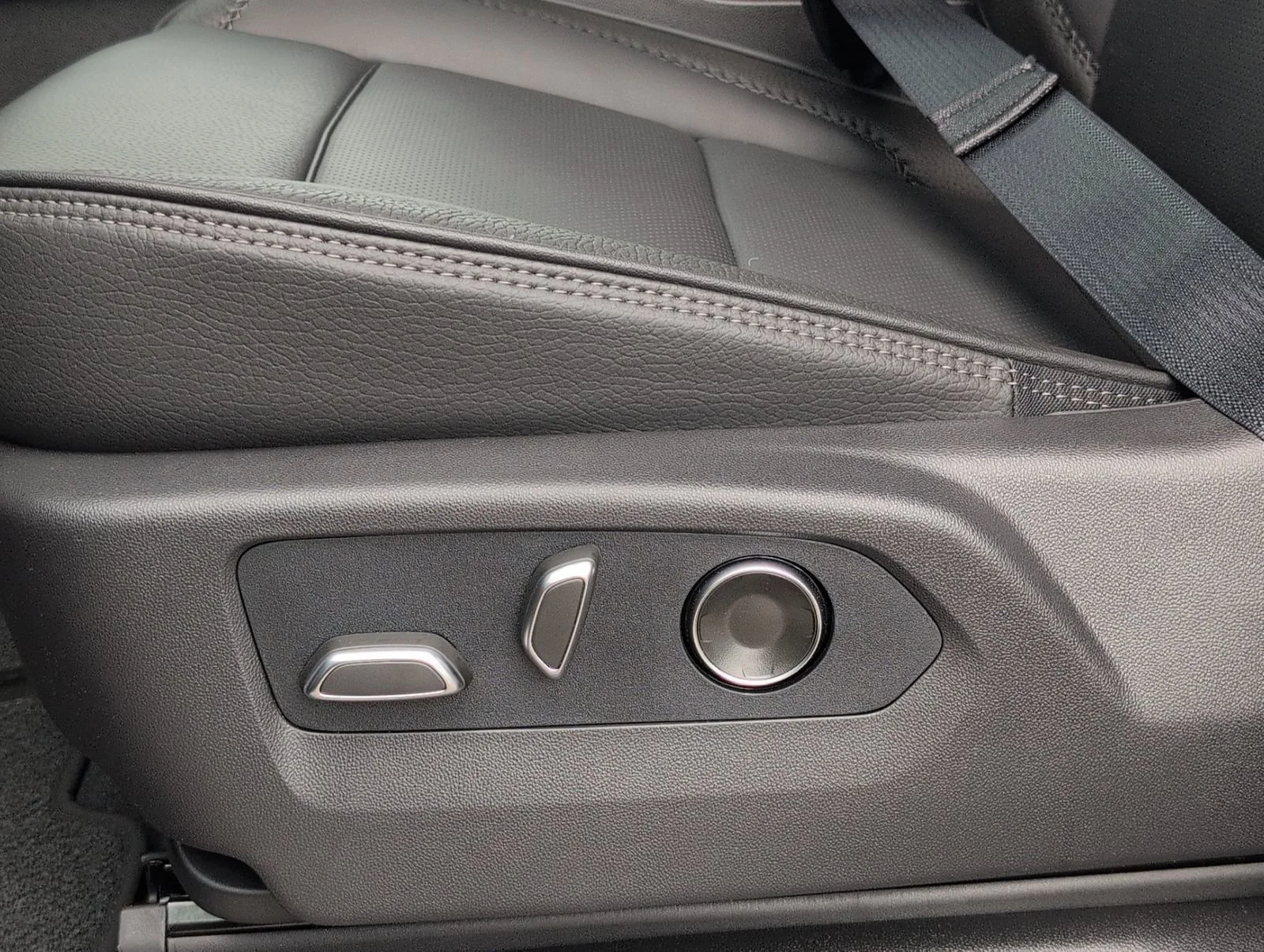 New 2026 Sterling Metallic GMC Denali image 15
