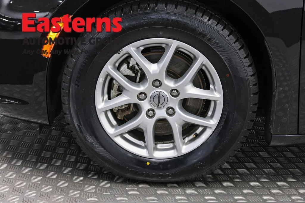 Used 2023 Black Chrysler Touring L image 33