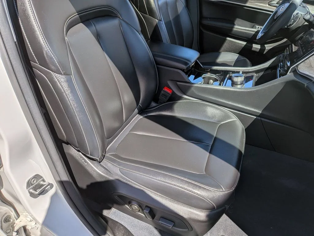 Used 2023 White Jeep Limited image 29