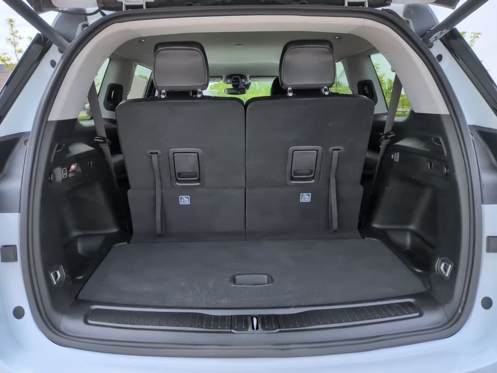 Used 2023 White Jeep Limited image 10