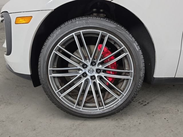 Used 2024  Porsche S image 10