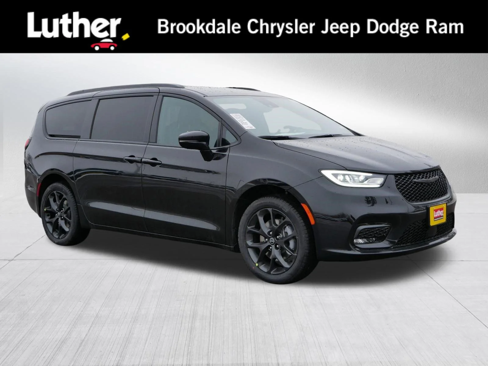 2026 Chrysler Pacifica Select AWD's photo