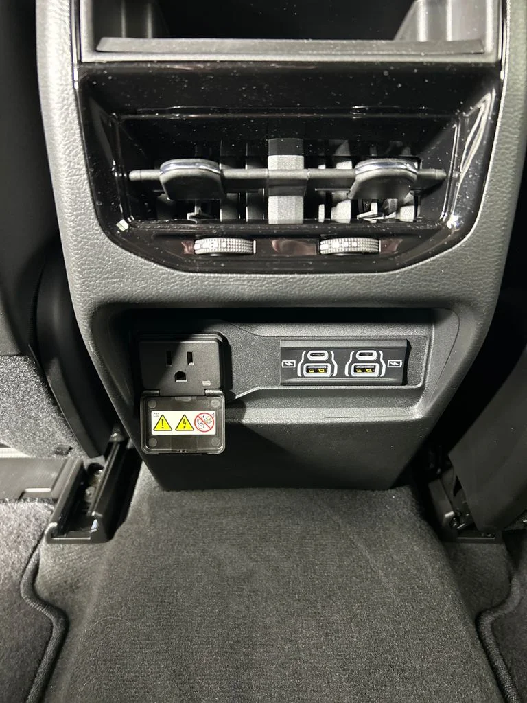 Used 2025 Red Jeep Altitude image 18