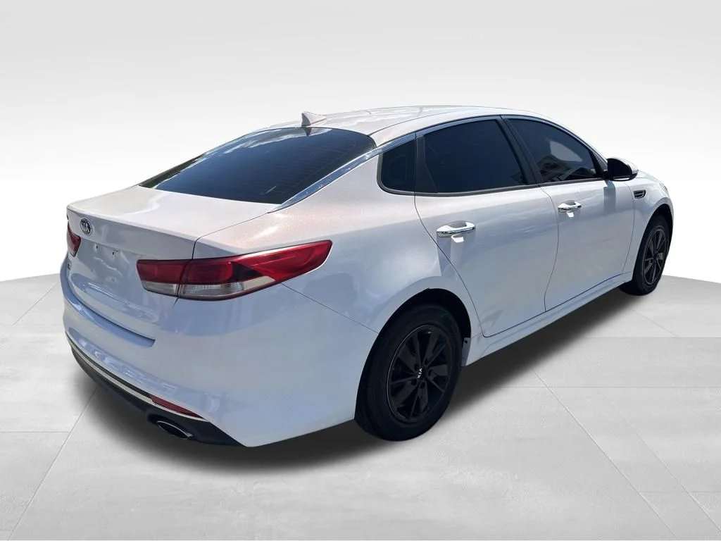 Used 2017 White Kia LX image 5