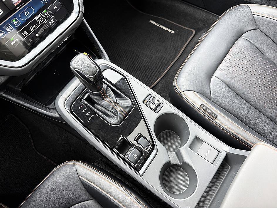 Used 2025 Ice Silver Metallic Subaru Limited image 18