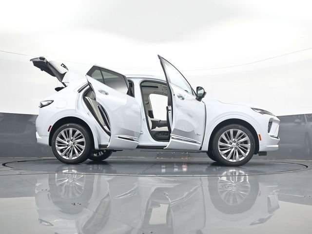 New 2026 Iridescent White Tricoat Buick Avenir image 33