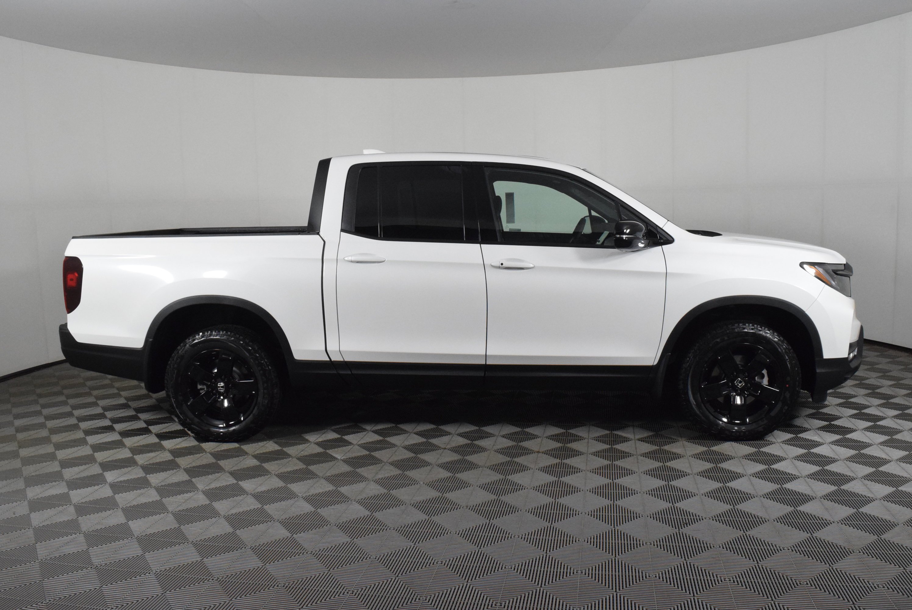 New 2026 Platinum White Pearl Honda Black Edition image 5