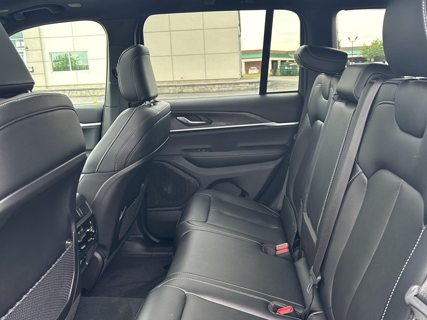 Used 2025 Silver Zynith Jeep Limited image 31