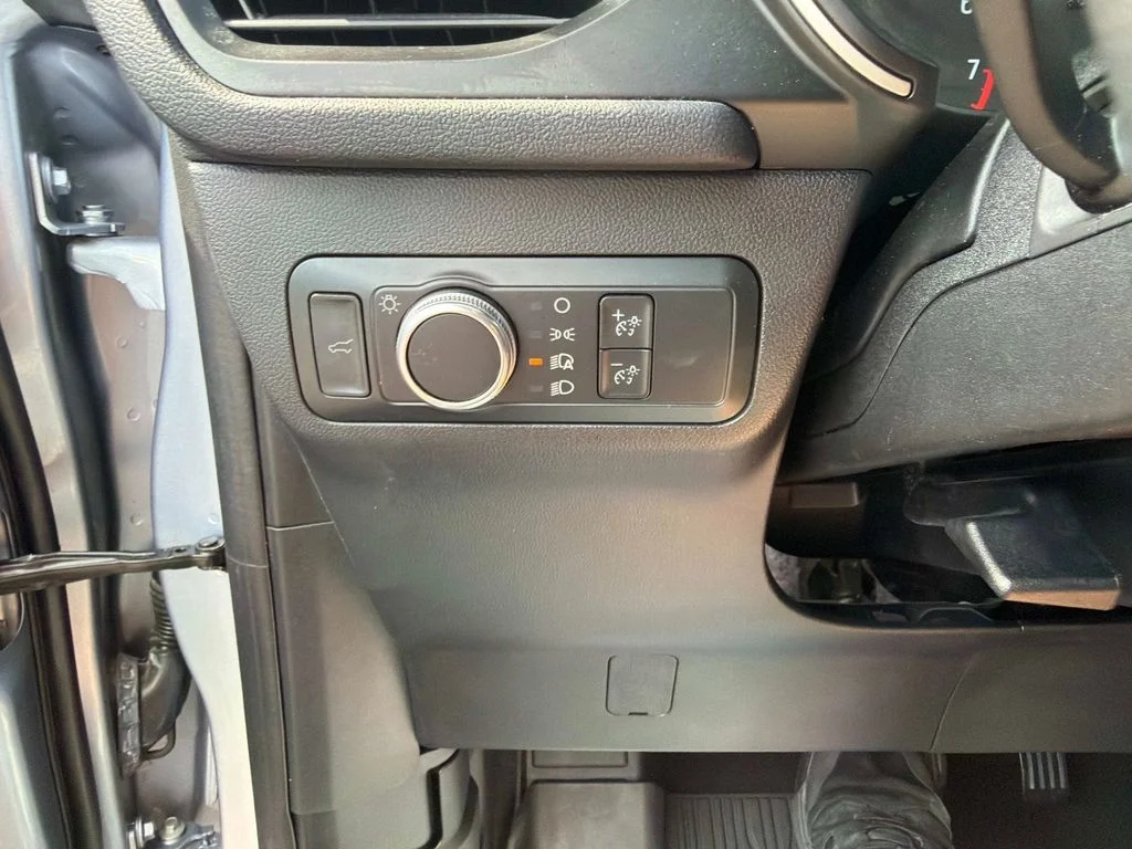 Used 2022 Blue Ford SE image 31