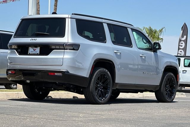 New 2026 Silver-Zynith Exterior Paint Jeep Limited Reserve image 3