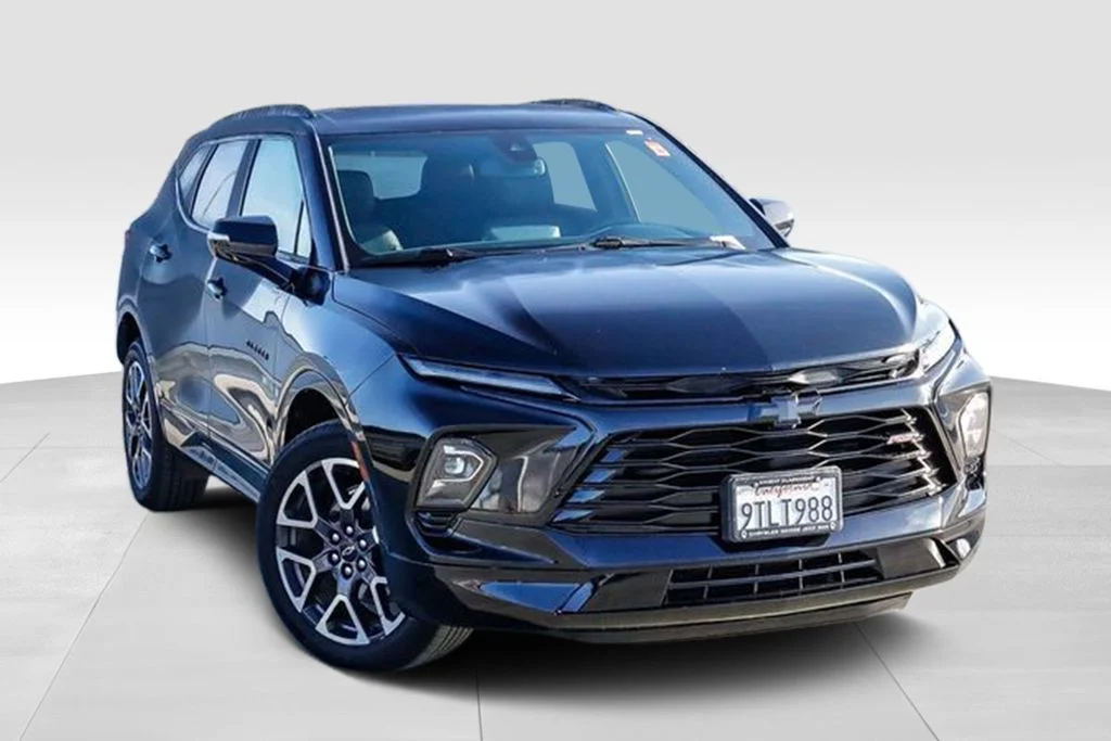 Used 2025 Black Chevrolet RS image 2