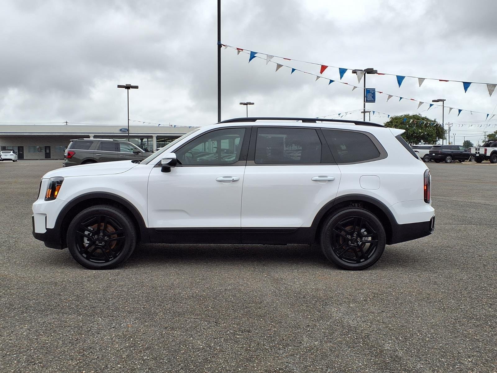 Used 2025 Glacial White Pearl Kia EX X-Line image 3