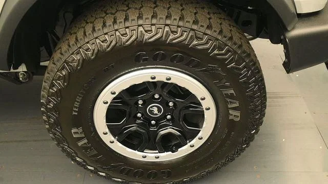New 2026 Avalanche Gray Ford Base image 9