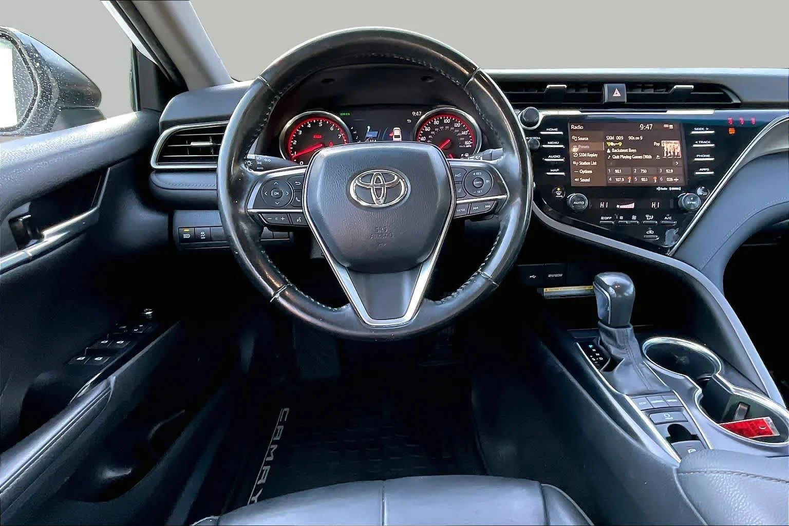 Used 2020 Wind Chill Pearl/Midnight Black Metallic Toyota XSE image 6