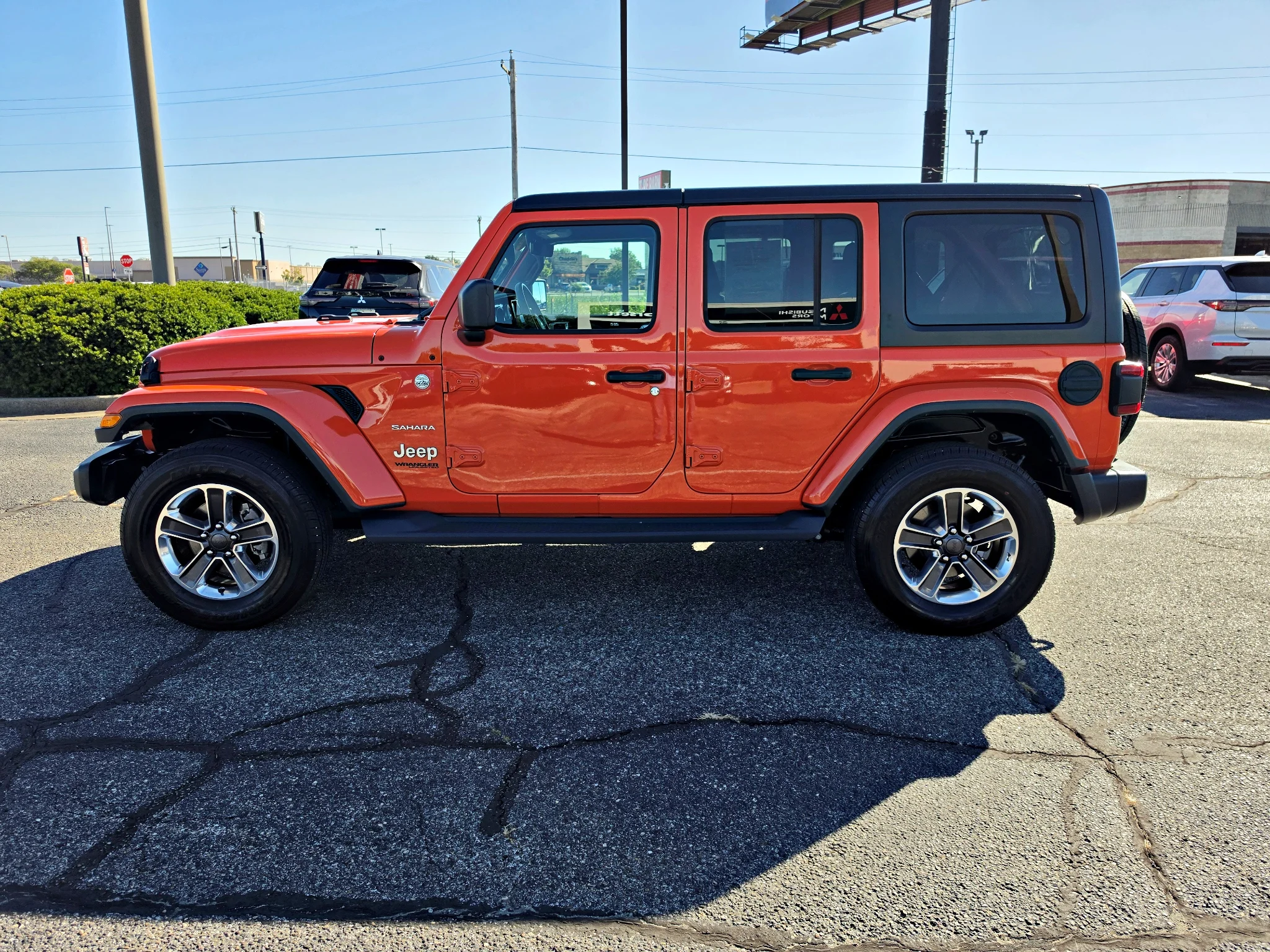 Used 2018 Punkn Metallic Clearcoat Jeep Sahara image 9