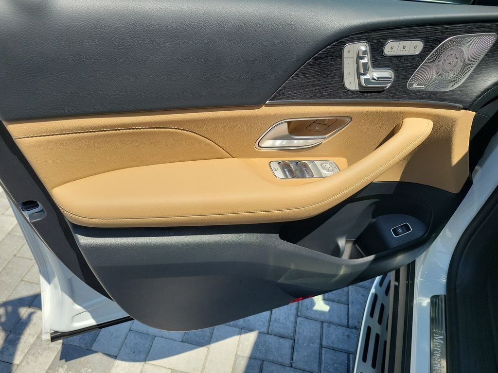 Used 2026  Mercedes-Benz GLS 450 image 23