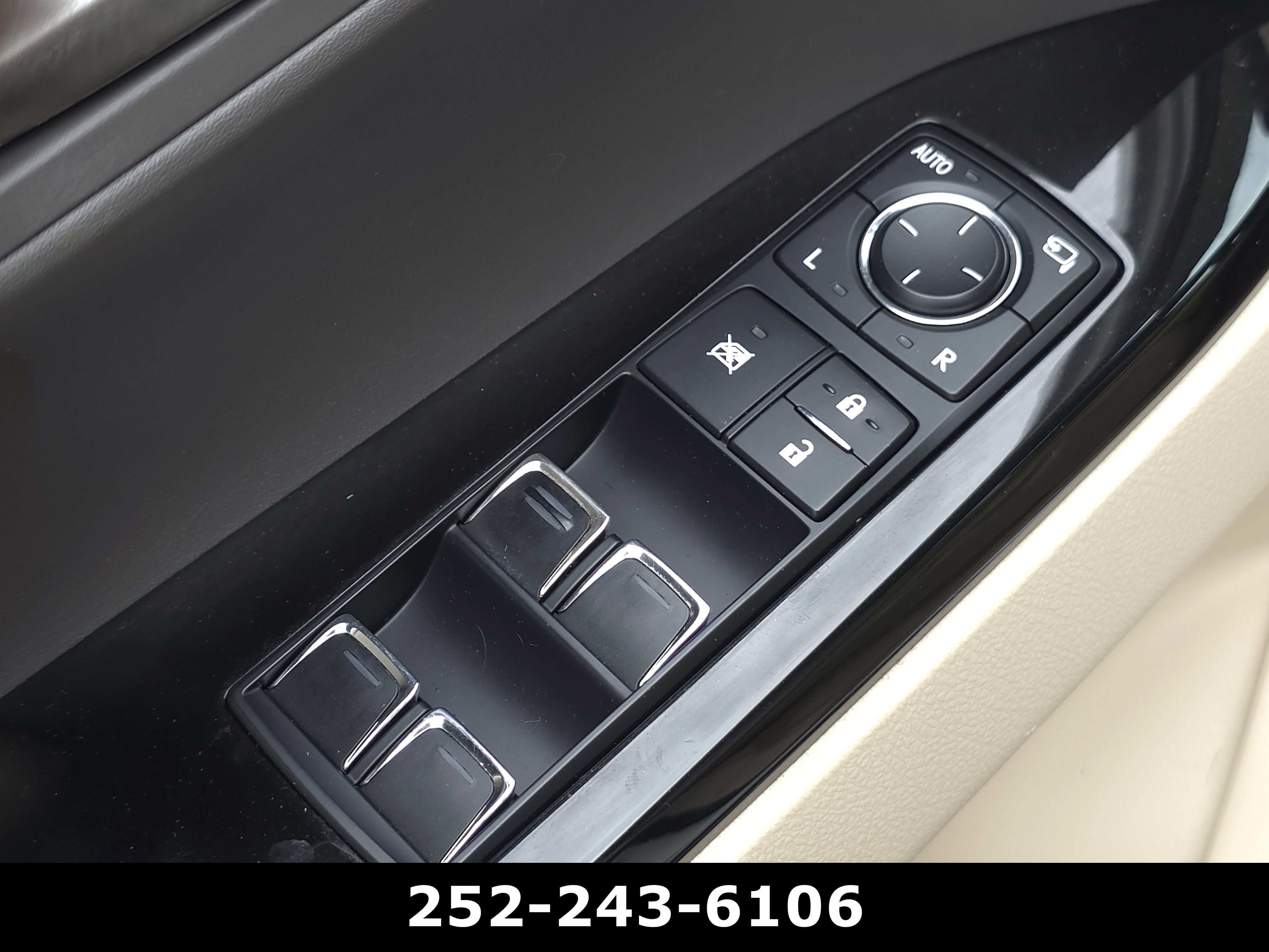 Used 2016 Starfire Pearl Lexus 570 image 30
