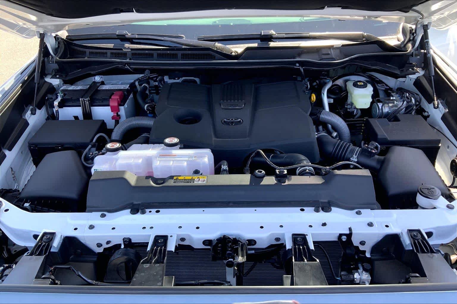 New 2026 Wind Chill Pearl Toyota Platinum image 15