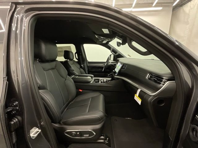 New 2026 Baltic-Gray Metallic Clear-Coat Exterior Paint Jeep  image 23