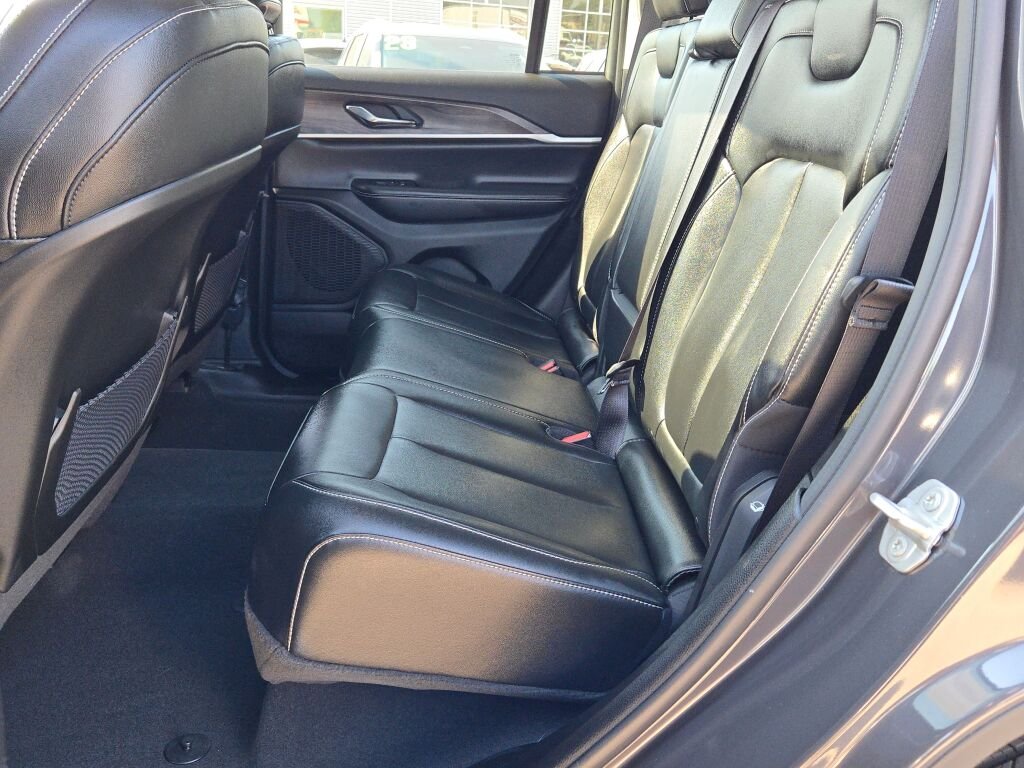 Used 2024 Gray Jeep Limited image 17