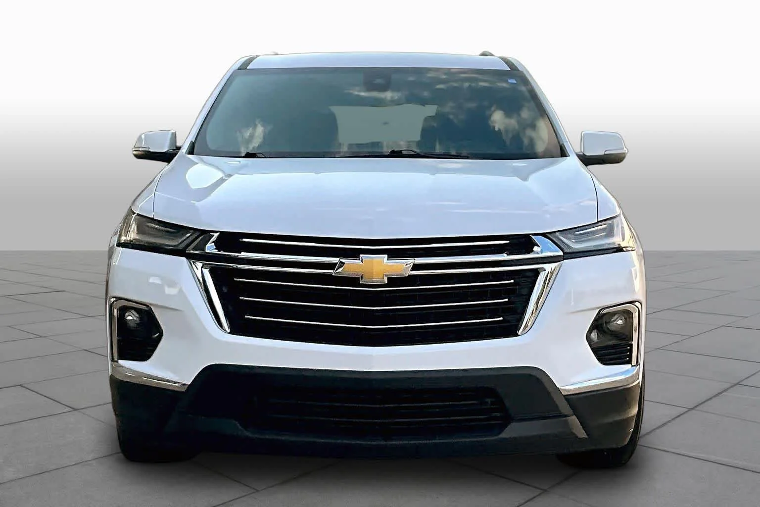 Used 2023 Summit White Chevrolet LT Cloth image 3