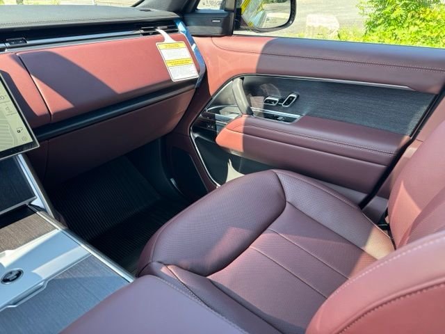 New 2026 Carpathian Grey Land Rover SE image 12