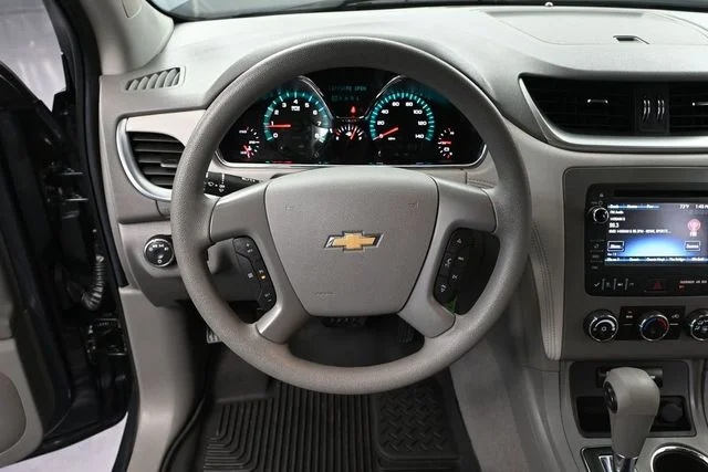 Used 2014 Gray Chevrolet LS image 24