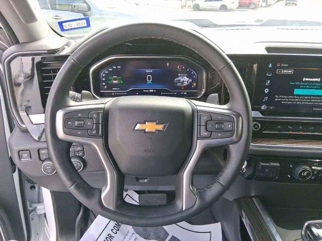 Used 2025 Summit White Chevrolet LT Trail Boss image 9