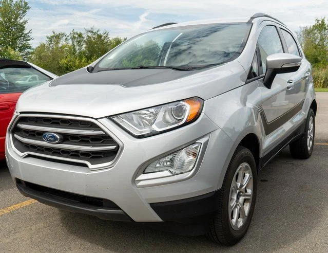 Used 2022 Silver Ford SE image 1