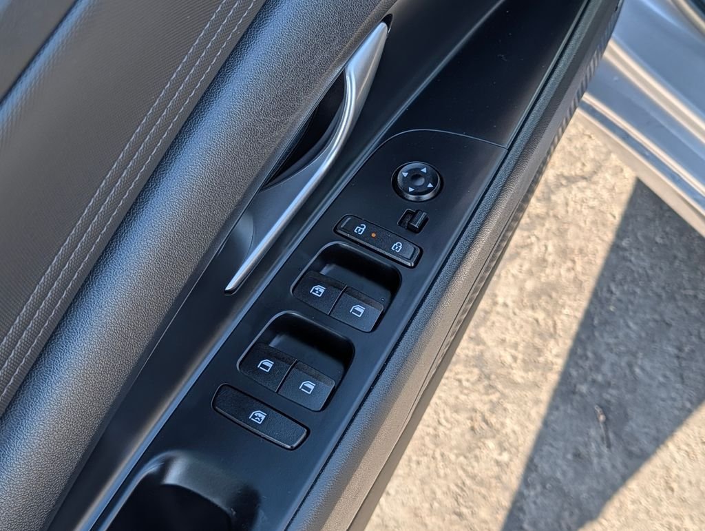 2024 Hyundai Elantra Limited - Photo 17