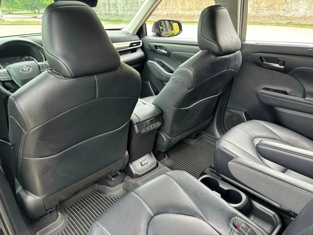 Used 2022 Black Toyota XLE image 7