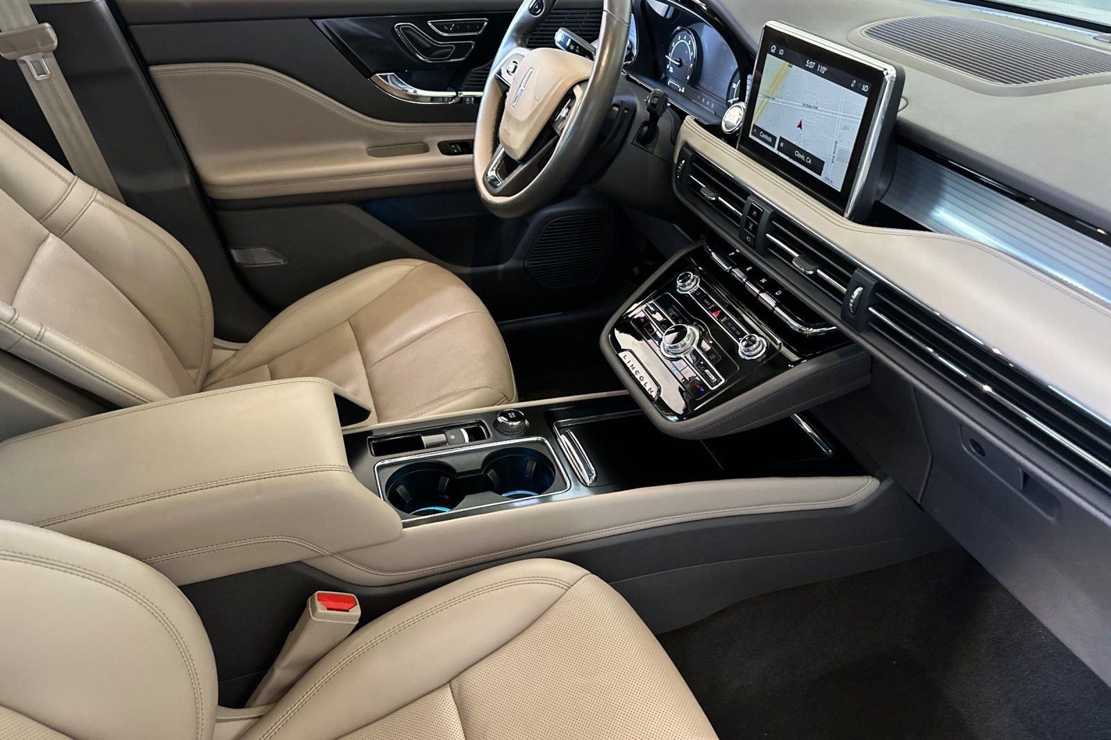 Used 2022 White Lincoln Standard image 16