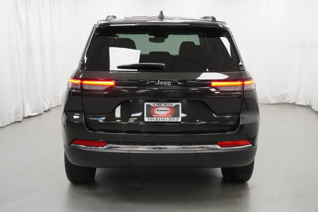 Used 2023  Jeep 4xe image 15