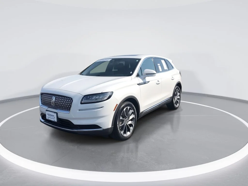 Used 2023 White Lincoln Reserve image 4