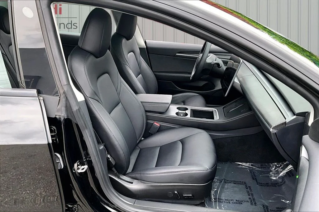Used 2023  Tesla Performance image 29