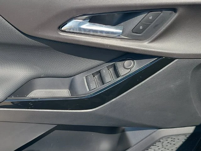 New 2027 Summit White Chevrolet LT image 19