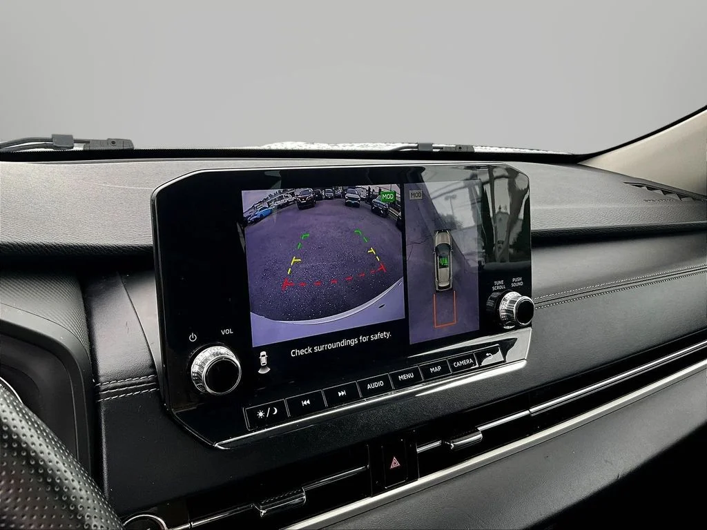 Used 2023  Mitsubishi SE image 14