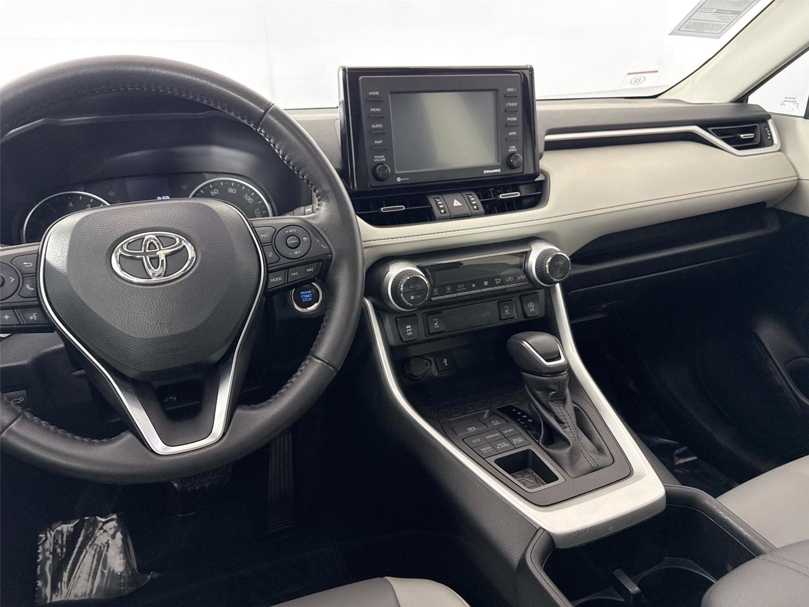 Certified Used 2022 Midnight Black Metallic Toyota XLE Premium image 31